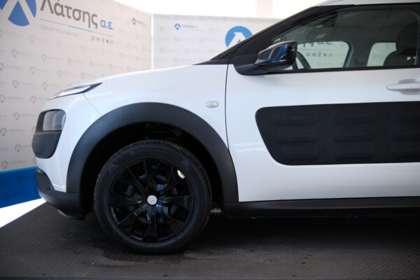 CITROEN-C4-CACTUS-2016-17-latsis.gr