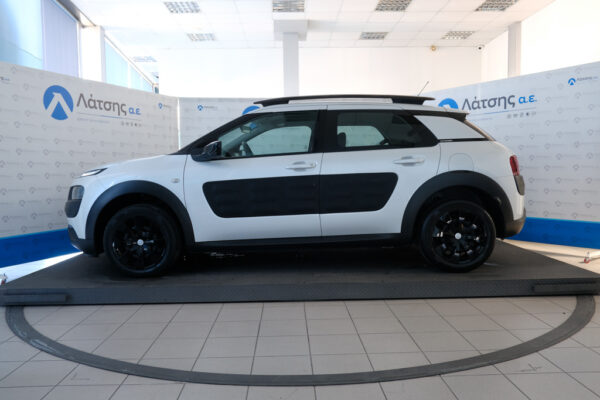 CITROEN-C4-CACTUS-2016-7-latsis.gr