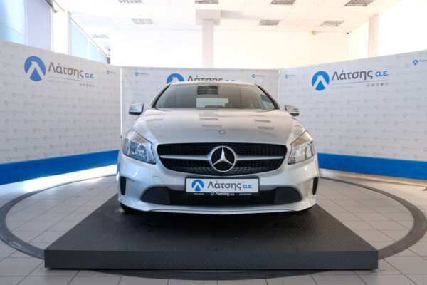 MERCEDES-A180-2016-15-latsis.gr