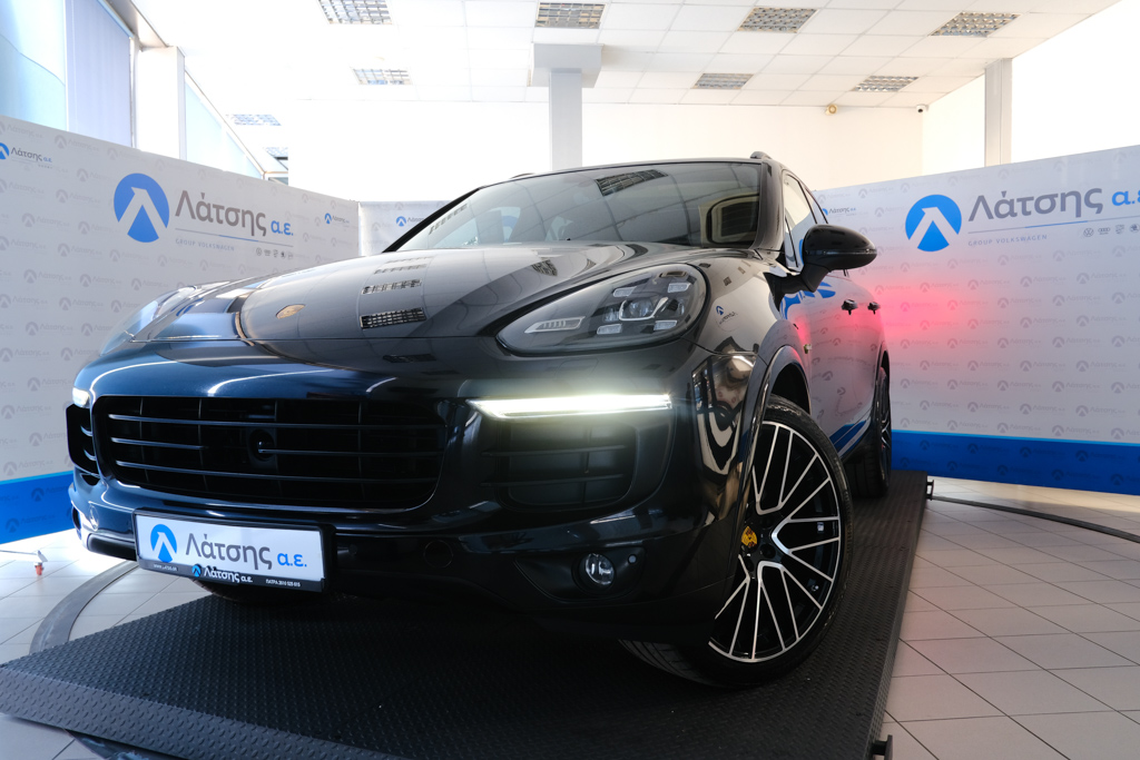 PORSCHE-CAYENNE-2017-ΜΑΥΡΟ--1-latsis.gr