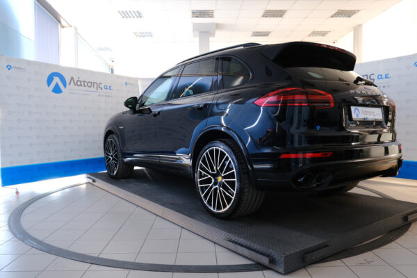 PORSCHE-CAYENNE-2017-ΜΑΥΡΟ–11-latsis.gr