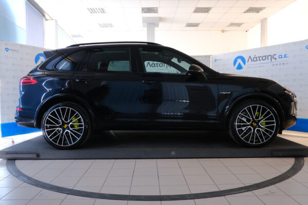 PORSCHE-CAYENNE-2017-ΜΑΥΡΟ–16-latsis.gr