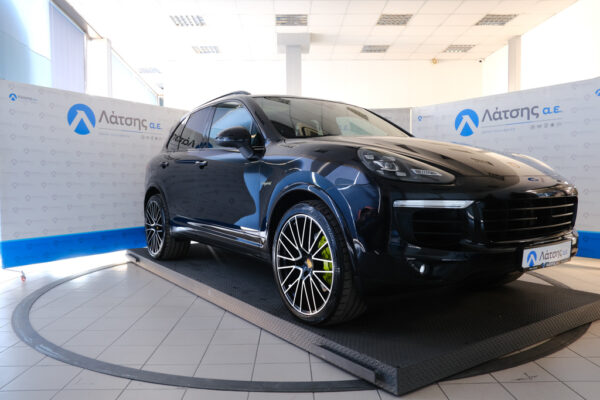 PORSCHE-CAYENNE-2017-ΜΑΥΡΟ–18-latsis.gr