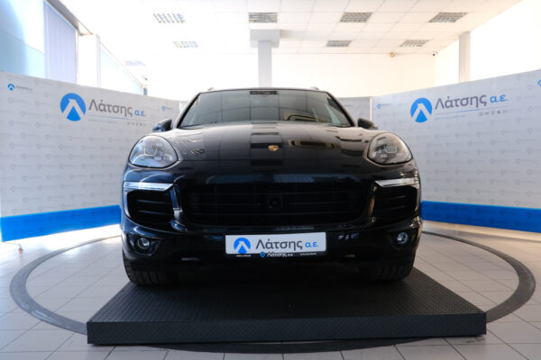 PORSCHE-CAYENNE-2017-ΜΑΥΡΟ–19-latsis.gr