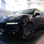 PORSCHE-CAYENNE-2017-ΜΑΥΡΟ–3-latsis.gr