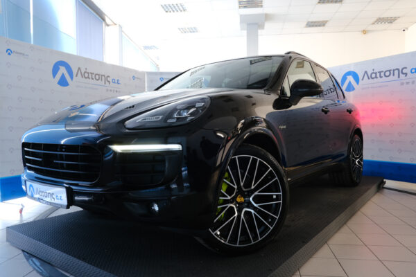 PORSCHE-CAYENNE-2017-ΜΑΥΡΟ–3-latsis.gr